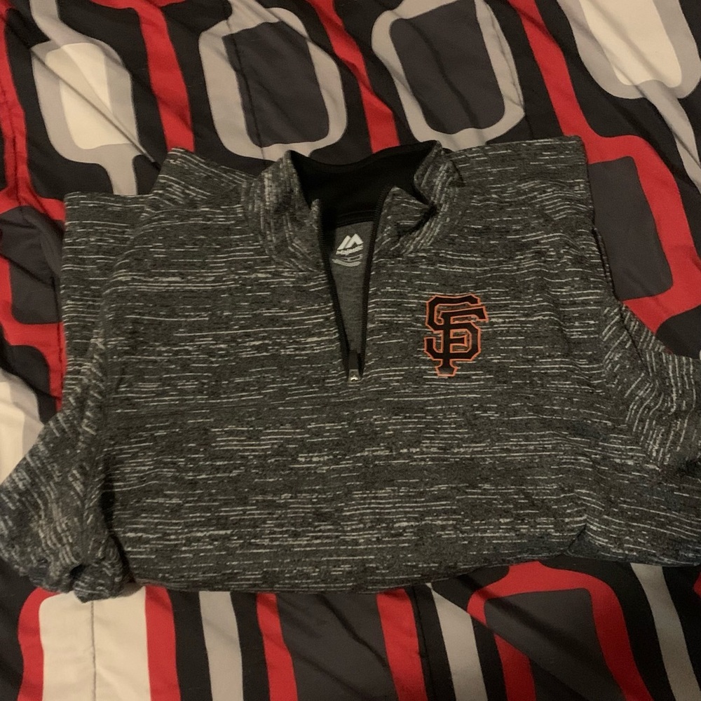 Unisex San Francisco Giants sweatshirt size large never warn 👍🏼